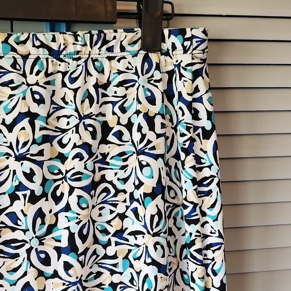 Dress Barn Blue and white floral skirt - Picture 4 of 9